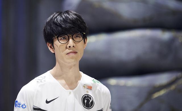 一个重视战 一个重视战